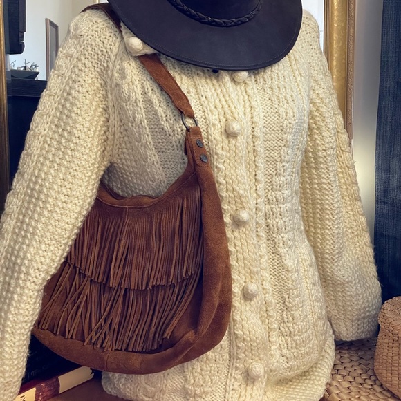 Like new MINNETONKA genuine leather fringe shoulder bag in cognac - Picture 3 of 15